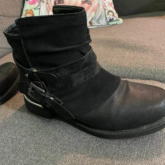 Multi-textured black booties - Picture 9 of 16